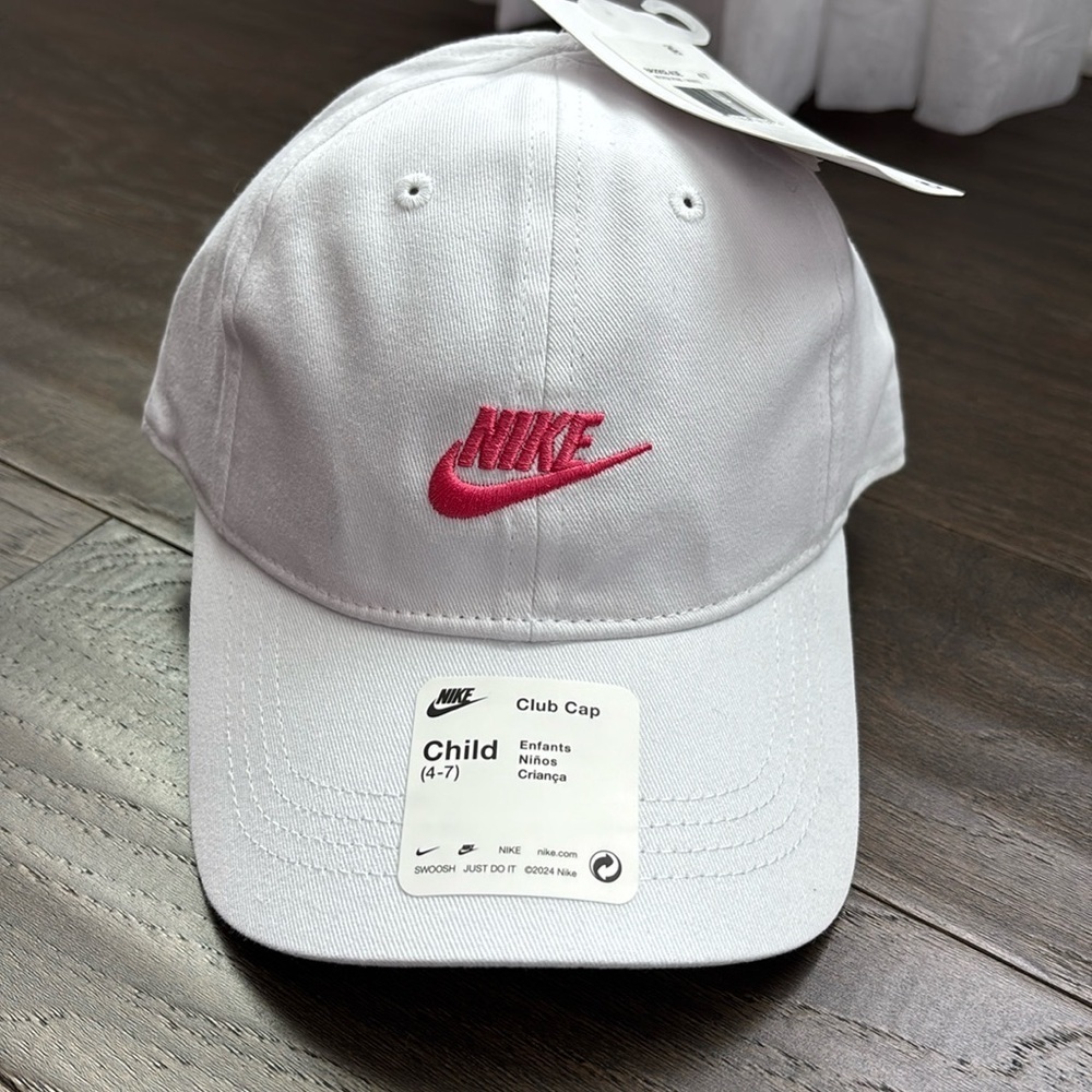 Nike Club/Baseball cap,velcro back, embroidered Nike swoosh logo,6 panel vented